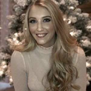 Meet your Posher, Chloe